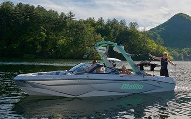 マリブボート malibu boat